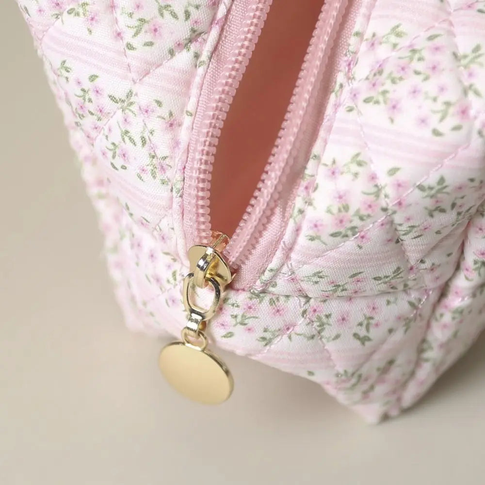 Clara | Trousse de maquillage matelassée à fleurs