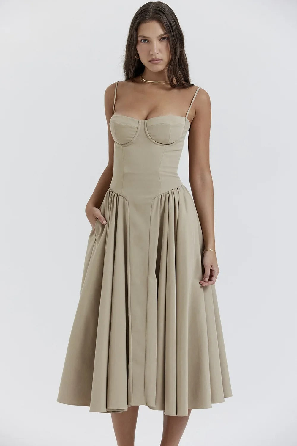 TULUM | Robe midi sans manches chic avec corsage ajusté