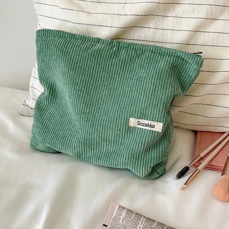 Sienna | Trousse de maquillage en velours côtelé chic et preppy