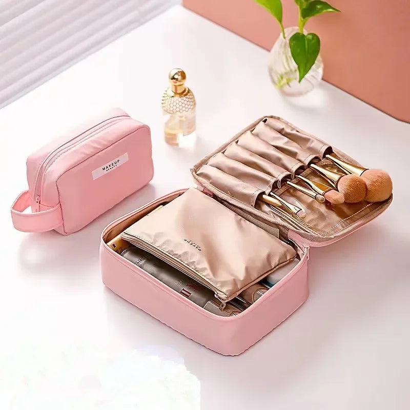 Organisateur de maquillage et de toilette spacieux et imperméable avec design en riz