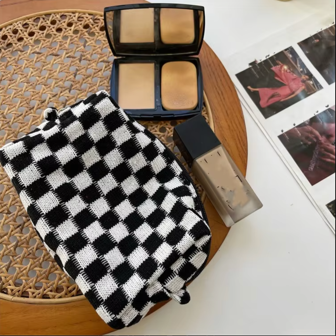 Amaris | Trousse de maquillage compacte à carreaux Y2K